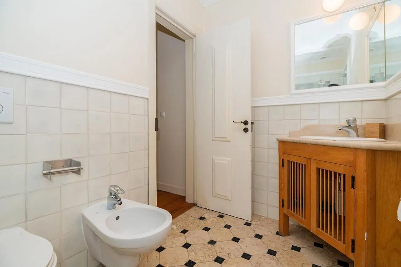 Lisboa Stunning & Modern 2 Bedroom Apartment In Chiado