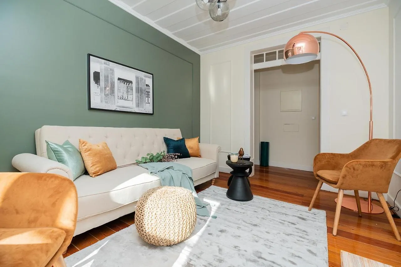 Stunning & Modern 2 Bedroom Apartment In Chiado Lisbon